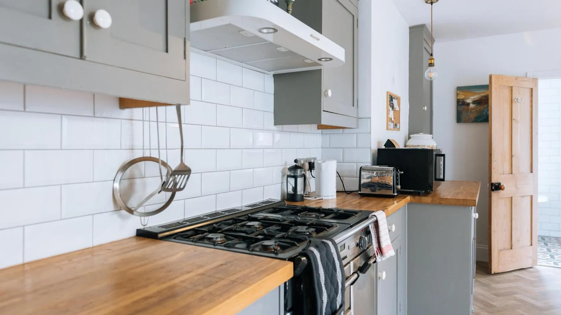 Inviting 1Bd Flat - 20 Mins To Brighton Beach! 0*,